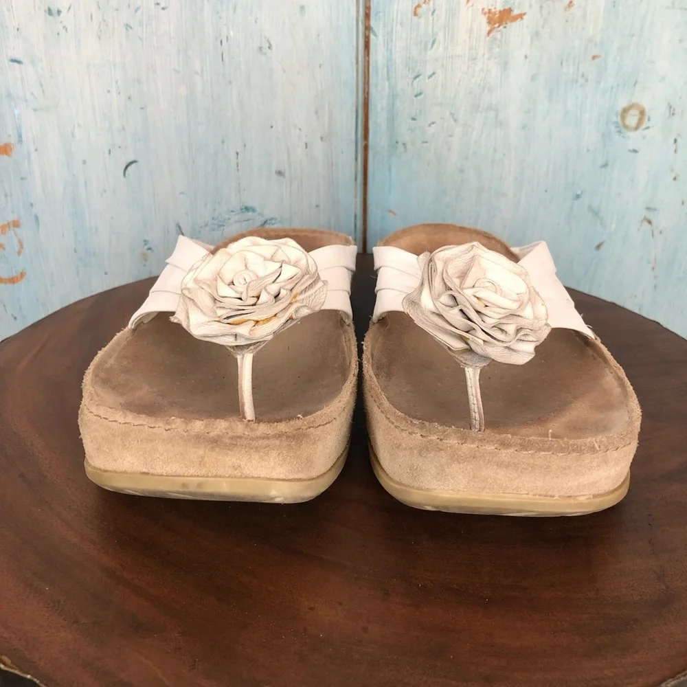 EARTH ORIGINS, “Rose White” slide-on sandals “burn more calories w/every step” - Picture 4 of 12